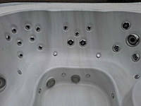 Jacuzzi 5 persoons jacuzzi en buitenspa - afbeelding 16 van  19