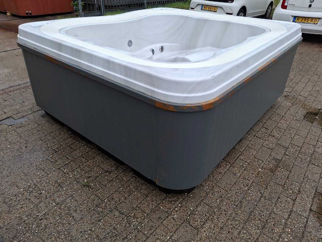 Jacuzzi 5 persoons jacuzzi en buitenspa - afbeelding 19 van  19