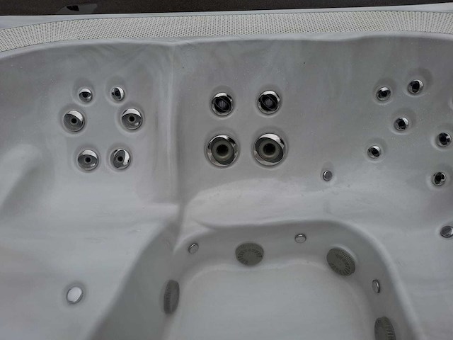 Jacuzzi 5 persoons jacuzzi en buitenspa - afbeelding 6 van  17