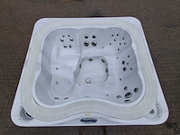 Jacuzzi 5 persoons jacuzzi en buitenspa - afbeelding 1 van  17