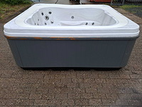 Jacuzzi 5 persoons jacuzzi en buitenspa - afbeelding 14 van  17