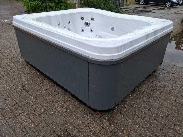Jacuzzi 5 persoons jacuzzi en buitenspa - afbeelding 15 van  17
