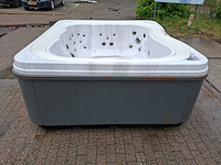 Jacuzzi 5 persoons jacuzzi en buitenspa - afbeelding 16 van  17