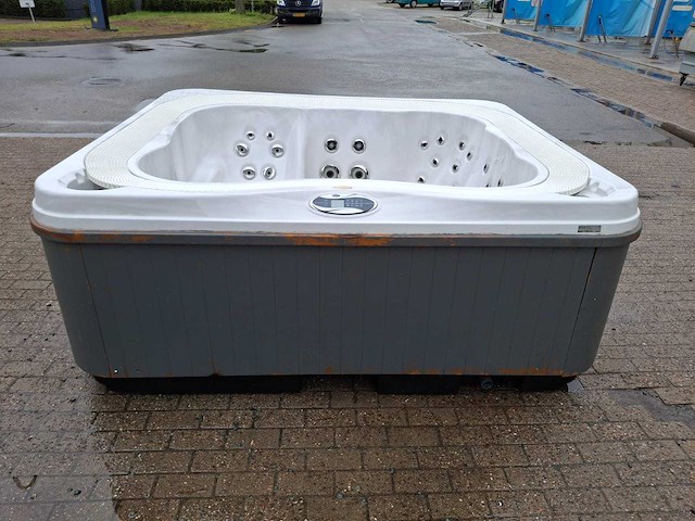 Jacuzzi 5 persoons jacuzzi en buitenspa - afbeelding 17 van  17