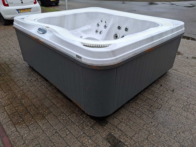 Jacuzzi 5 persoons jacuzzi en buitenspa - afbeelding 12 van  32
