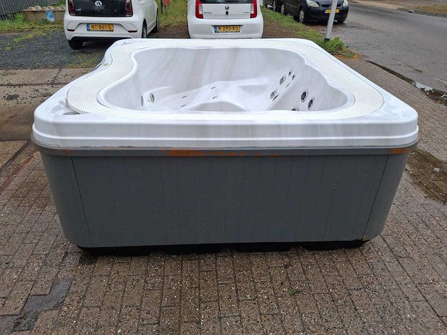 Jacuzzi 5 persoons jacuzzi en buitenspa - afbeelding 23 van  32