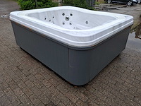 Jacuzzi 5 persoons jacuzzi en buitenspa - afbeelding 29 van  32