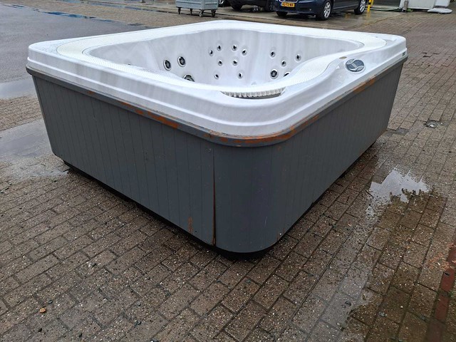 Jacuzzi 5 persoons jacuzzi en buitenspa - afbeelding 31 van  32