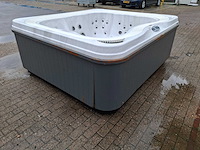 Jacuzzi 5 persoons jacuzzi en buitenspa - afbeelding 31 van  32