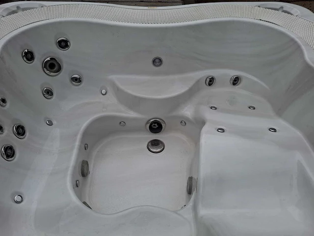 Jacuzzi 5 persoons jacuzzi en buitenspa - afbeelding 24 van  32