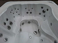 Jacuzzi 5 persoons jacuzzi en buitenspa - afbeelding 28 van  32