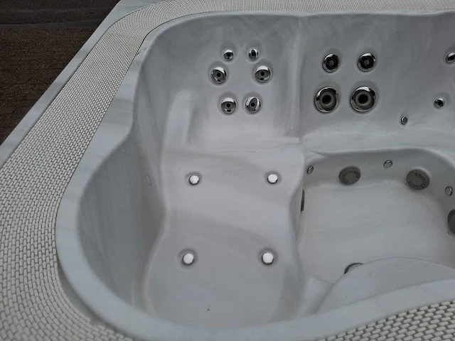 Jacuzzi 5 persoons jacuzzi en buitenspa - afbeelding 5 van  32