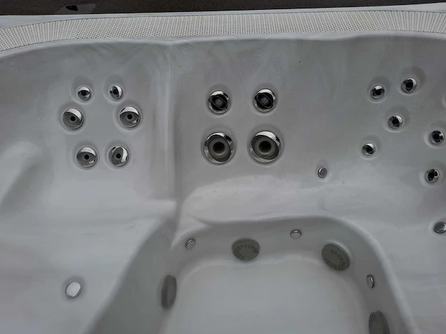 Jacuzzi 5 persoons jacuzzi en buitenspa - afbeelding 6 van  32