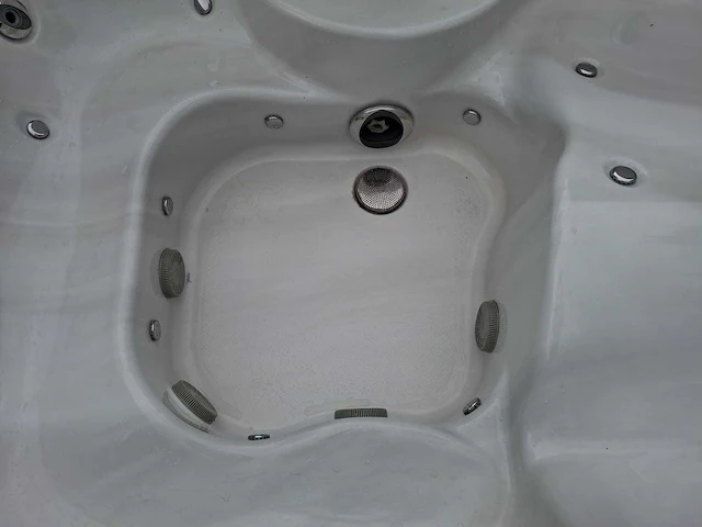 Jacuzzi 5 persoons jacuzzi en buitenspa - afbeelding 10 van  32