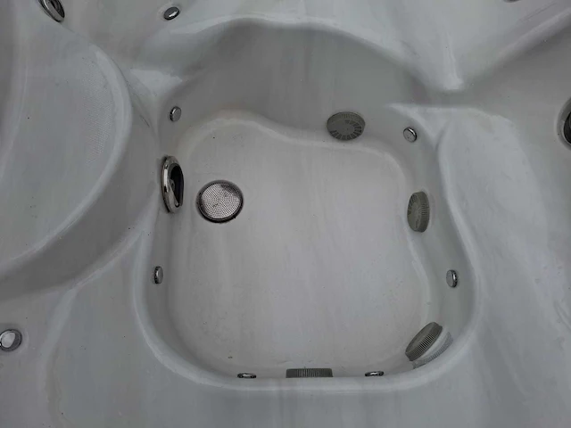 Jacuzzi 5 persoons jacuzzi en buitenspa - afbeelding 11 van  32