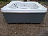 Jacuzzi 5 persoons jacuzzi en buitenspa - afbeelding 28 van  32