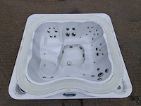 Jacuzzi 5 persoons jacuzzi en buitenspa