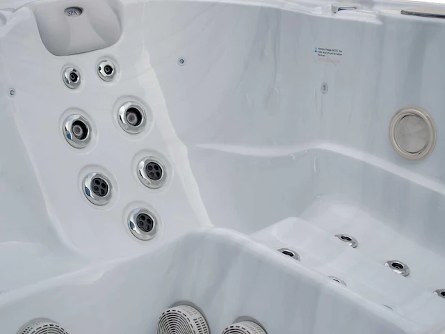 Jacuzzi en buitenspa - vonato - 0 - vrijstaand 5 persoons bad - afbeelding 3 van  6