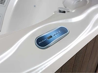Jacuzzi en buitenspa - vonato - 0 - vrijstaand 7 persoons bad - afbeelding 3 van  12