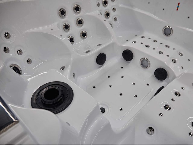 Jacuzzi en buitenspa - vonato - 5-persoons spa met 3 ligplaatsen - afbeelding 3 van  16