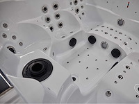 Jacuzzi en buitenspa - vonato - 5-persoons spa met 3 ligplaatsen - afbeelding 3 van  16