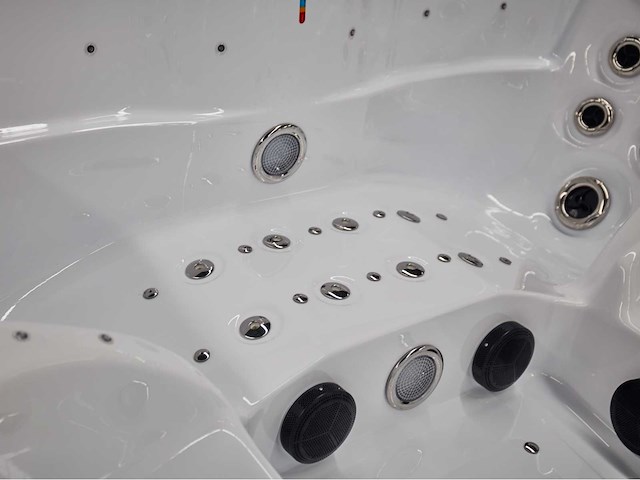 Jacuzzi en buitenspa - vonato - 5-persoons spa met 3 ligplaatsen - afbeelding 15 van  16