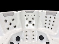 Jacuzzi en buitenspa - vonato - flovaro - 0 - vrijstaand 7 persoons bad - afbeelding 3 van  5