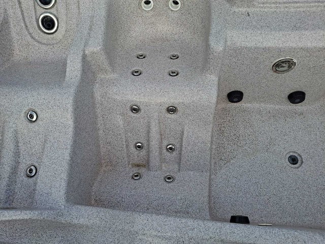 Jacuzzi en buitenspa - afbeelding 28 van  31