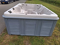 Jacuzzi en buitenspa - afbeelding 16 van  31