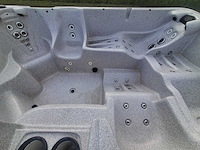 Jacuzzi en buitenspa - afbeelding 10 van  31
