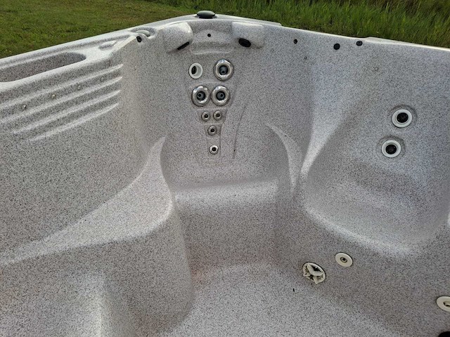 Jacuzzi en buitenspa - afbeelding 13 van  31