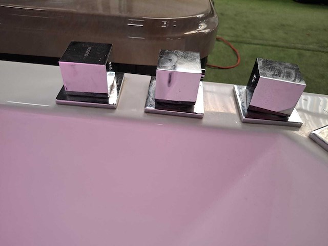 Jacuzzi en buitenspa - afbeelding 10 van  27