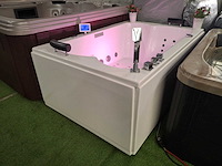 Jacuzzi en buitenspa - afbeelding 19 van  27
