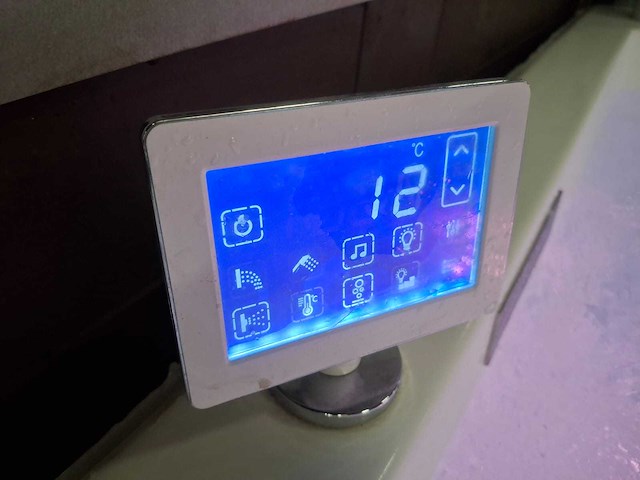 Jacuzzi en buitenspa - afbeelding 23 van  27