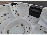 Jacuzzi en buitenspa - afbeelding 4 van  18