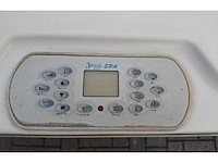 Jacuzzi en buitenspa - afbeelding 10 van  18