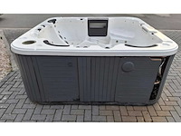 Jacuzzi en buitenspa - afbeelding 16 van  18