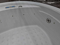 Jacuzzi en buitenspa - afbeelding 3 van  21
