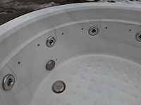 Jacuzzi en buitenspa - afbeelding 6 van  21