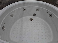 Jacuzzi en buitenspa - afbeelding 7 van  21