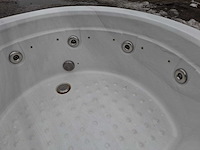 Jacuzzi en buitenspa - afbeelding 9 van  21