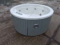 Jacuzzi en buitenspa - afbeelding 12 van  21