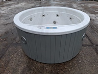 Jacuzzi en buitenspa - afbeelding 19 van  21