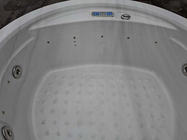 Jacuzzi en buitenspa - afbeelding 21 van  21