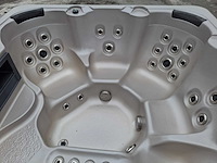 Jacuzzi en buitenspa - afbeelding 10 van  27