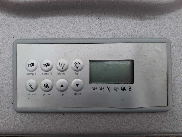 Jacuzzi en buitenspa - afbeelding 16 van  27