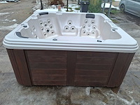 Jacuzzi en buitenspa - afbeelding 18 van  27