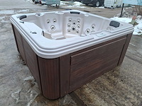 Jacuzzi en buitenspa - afbeelding 19 van  27