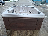 Jacuzzi en buitenspa - afbeelding 20 van  27