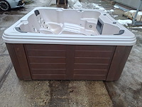 Jacuzzi en buitenspa - afbeelding 22 van  27